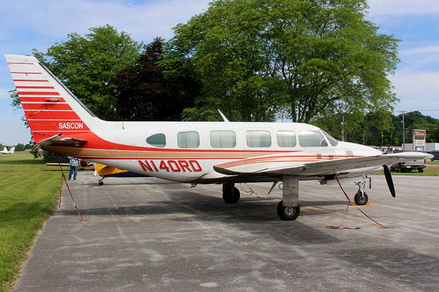 Piper Navajo (N140RD)