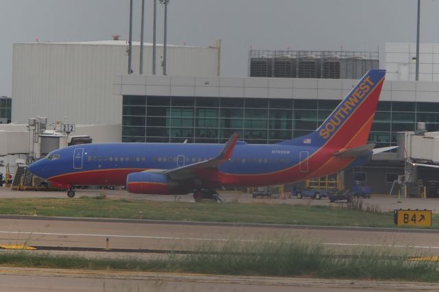 Boeing 737-700 (N705SW)