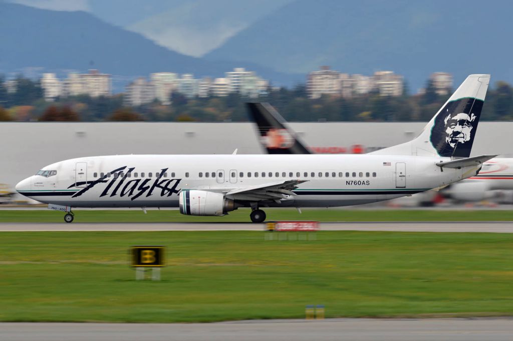 BOEING 737-400 (N760AS)