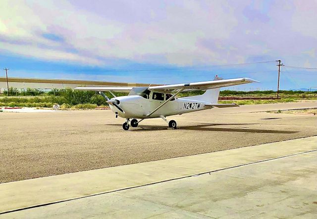 Cessna Skyhawk (N242TW)