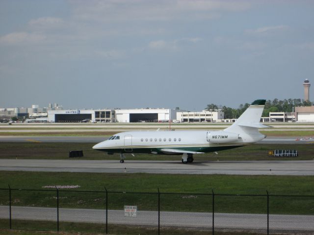 Dassault Falcon 2000 (N671WM)