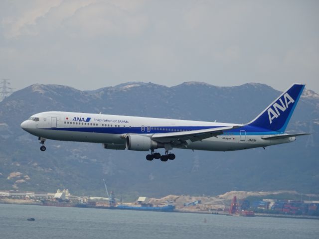 BOEING 767-300 (JA615A)