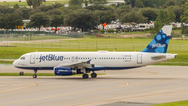 Airbus A320 (N570JB)