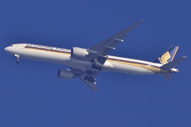 BOEING 777-300 (9V-SWV)