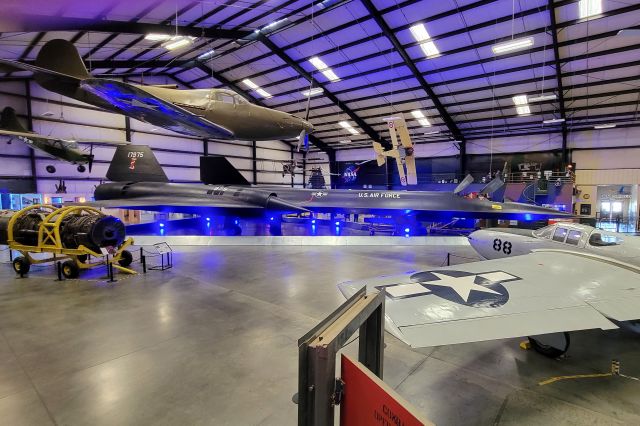 Lockheed Blackbird (61-6975) - 02-05-23 March Air Reserve base museum.