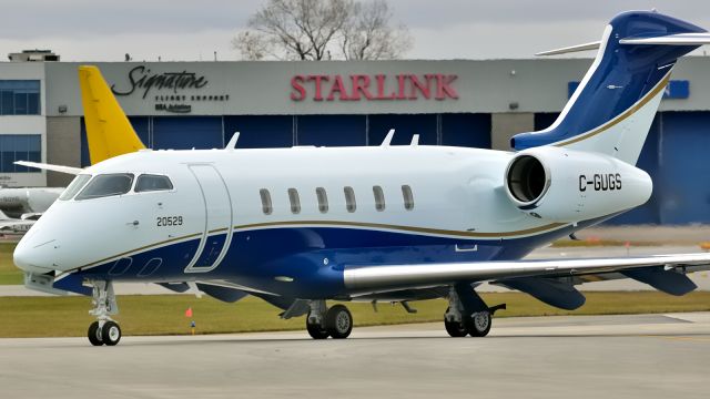 Bombardier Challenger 300 (C-GUGS)