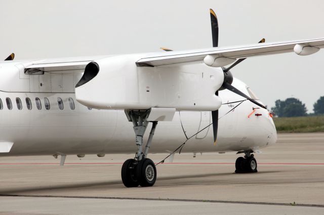 de Havilland Dash 8-400 (G-ECOW)