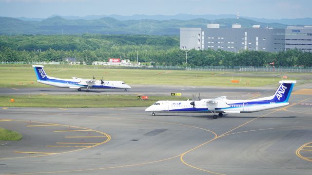 de Havilland Dash 8-200 (JA852A)