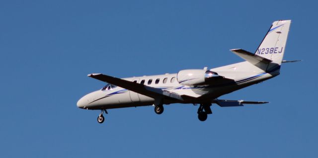 Cessna Citation II (N238EJ) - On final is this 1997 Cessna Citation 550 in the Autumn of 2021.