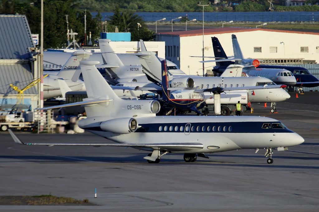 Dassault Falcon 7X (CS-DSB)