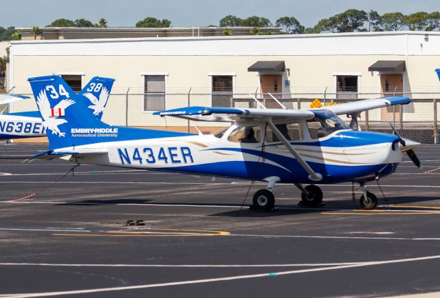 Cessna Skyhawk (N434ER)