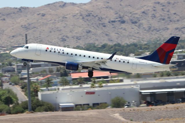 Embraer ERJ 175 (N626CZ)