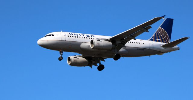 Airbus A319 (N845UA) - On final is this 2001 United Airlines Airbus A319-131 in the Winter of 2021.