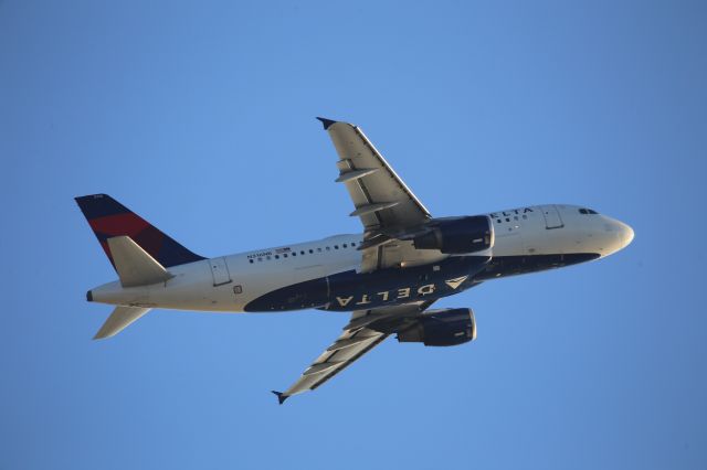 Airbus A319 (N316NB)