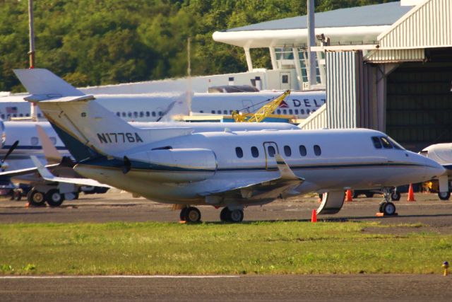 Hawker 800 (N1776A)