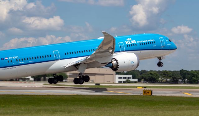 Boeing 787-8 (PH-BHO) - Beautiful plane!