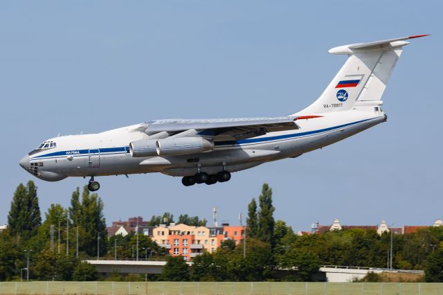 Ilyushin Il-76 (RA-78817)