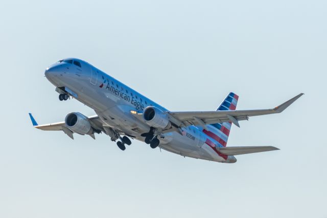 Embraer 175 (N235NN) - An American Eagle ERJ175 taking off from PHX on 2/11/23 during the Super Bowl rush. Taken with a Canon R7 and Canon EF 100-400 II L lens.