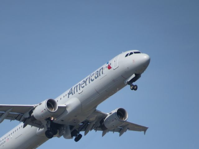 Airbus A321 (N190UW) - Departure on RWY 19 - Reagan National on Mar 24, 2016 