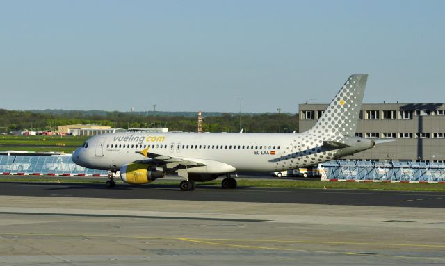 Airbus A320 (EC-LAA) - Vueling Airbus A320-214 EC-LAA in Frankfurt