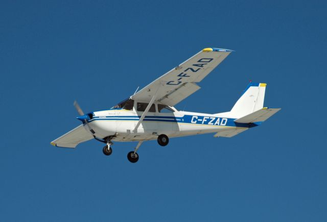 Cessna Skyhawk (C-FZAD) - 1968 Cessna 172I Skyhawk (C-FZAD/172-56696) on final approach at CYPQ on March 7, 2021