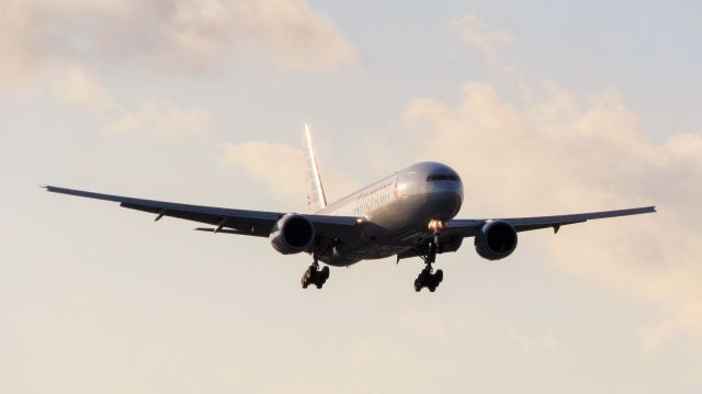 Boeing 777-200 (N770AN)