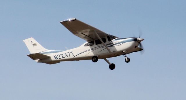 Cessna Skylane (N2247T) - Feb  2016