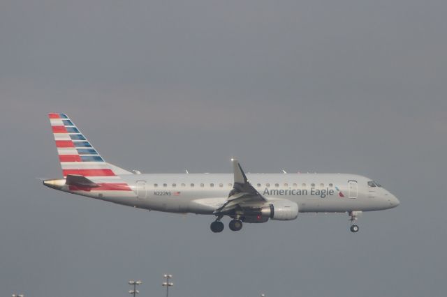 Embraer 170/175 (N222NS)