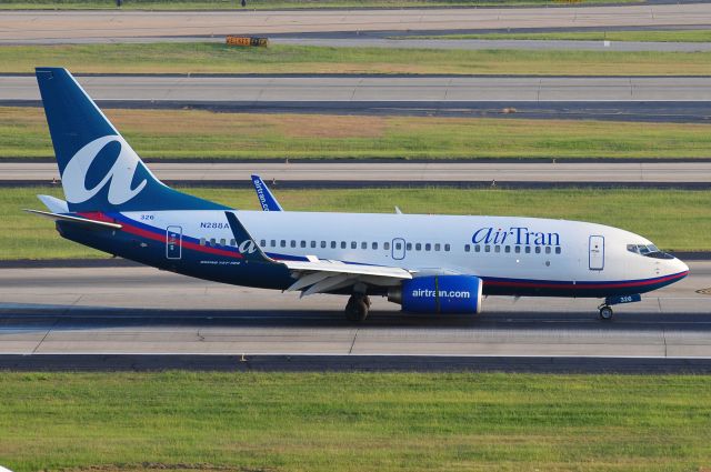 Boeing 737-700 (N288AT) - Seen at KATL on 9/10/2010.