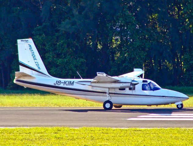 Aero Commander 500 (J8-KIM) - Mustique Airways Rockwell 500S Shrike Commander J8-KIM (cn 3253)  San Juan - Luis Muñoz Marin International (SJU/TJSJ) - Puerto Rico 2009  Photo: Tomás Del Coro Aeroparque