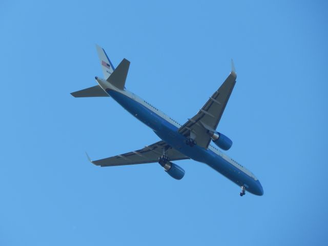 Boeing 757-200 (N90003) - USAF C-36 used for executive transport passes overhead.