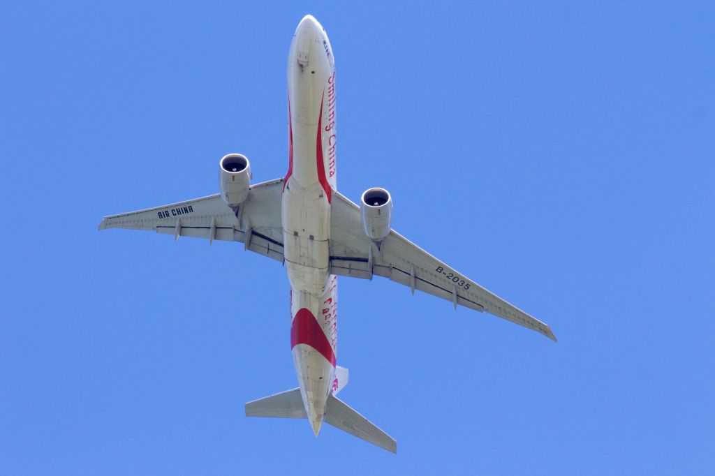 Boeing 787-9 Dreamliner (B-2035) - Smiling Chinabr /Final approach over Long Island to JFK - 21L - May 25, 2014