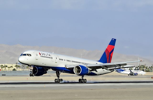 Boeing 757-200 (N623DL) - N623DL Delta Air Lines 1987 Boeing 757-232 C/N 22913  - Las Vegas - McCarran International (LAS / KLAS) USA - Nevada, January 10, 2013 Photo: Tomás Del Coro