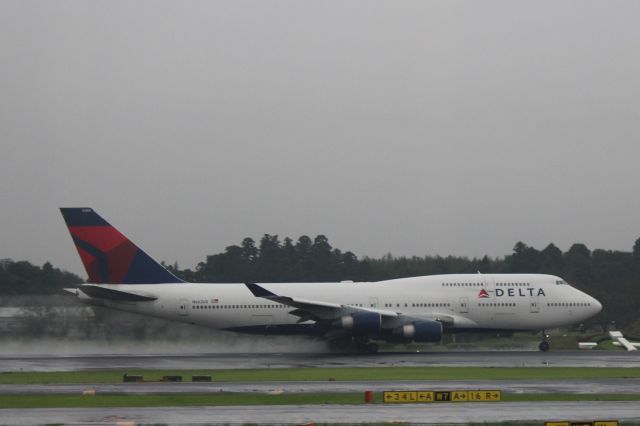 Boeing 747-400 (N662US)