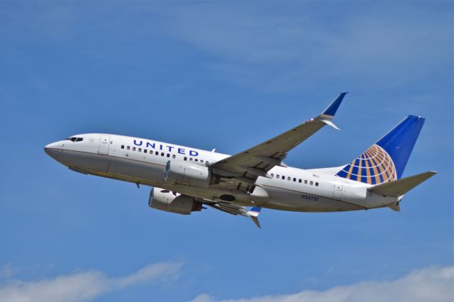 Boeing 737-700 (N23721) - Boeing B737-724 N23721 MSN 28940 of United Airlines departing from Mexico City International Airport (07/2018).