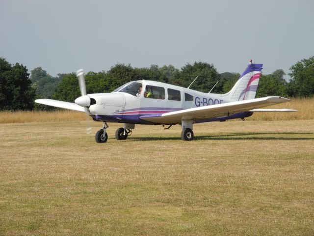 Piper Cherokee (G-BOOF)