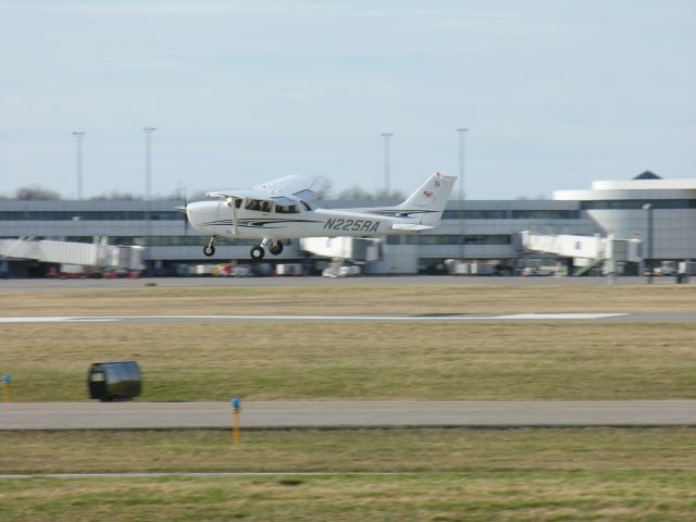 Cessna Skyhawk (N225RA)