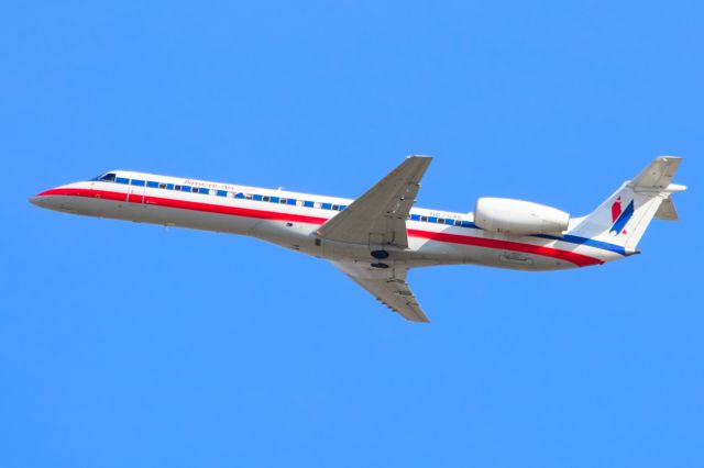 Embraer ERJ-145 (N675AE) - American Eagle - N675AE - E145 - Departing KDFW 12/25/2013