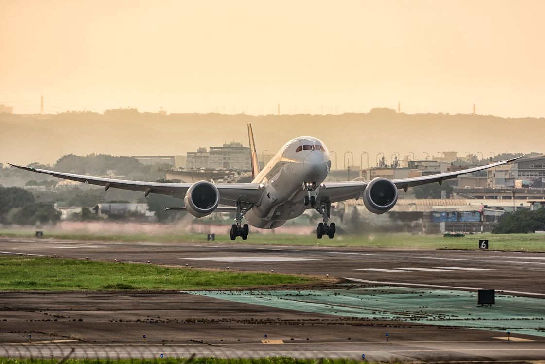 Boeing 787-8 (JA823J)