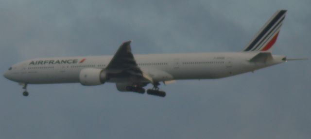 BOEING 777-300ER (F-GSQS)