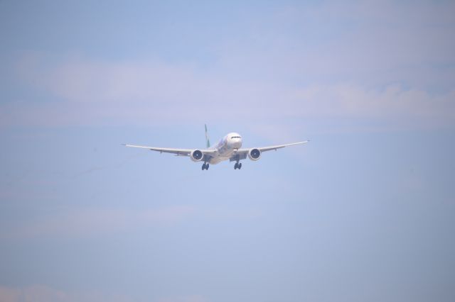 BOEING 777-300ER (B-16722)