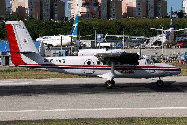De Havilland Canada Twin Otter (PJ-WIQ) - Landing on rwy 10 on 17-Nov-19 operating flight WIA436 from TNCS.