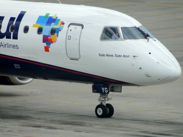 EMBRAER 195 (PR-AYG)