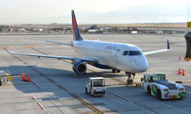 Embraer 175 (N613CZ) - Delta Connection Embraer ERJ-175LR N613CZ in Salt Lake City