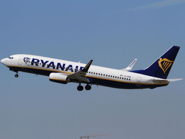 Boeing 737-800 (EI-EBW)