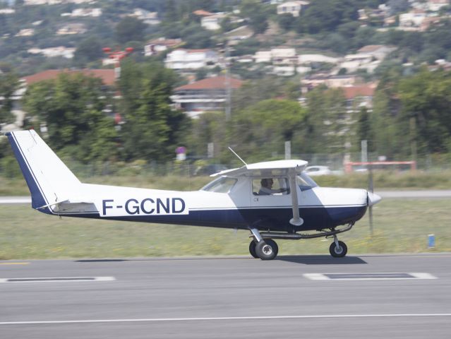 Cessna 152 (F-GCND) - At Cannes, France.