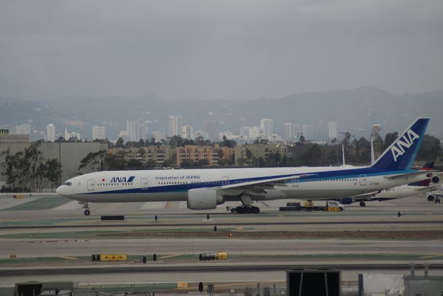BOEING 777-300 (JA736A) - All Nippon Airways B777-381ER