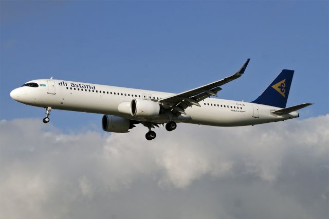 Airbus A320 (EI-KGD) - Airbus A321-271NX, Air Astana, EI-KGD, 13.Oct.2022, EGLL London Heathrow, Myrtle Ave