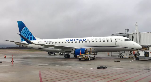 Embraer 175 (N609UX) - First sighting of the new United livery at GSP!