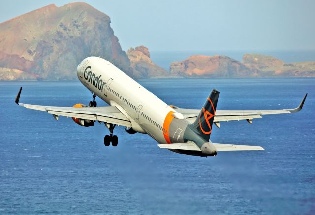 Airbus A321 (D-ATCC) - Take-off.In the distance"Ponta de Säo Lourenço"